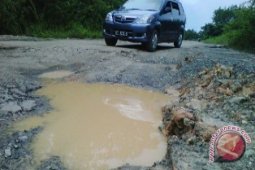 Warga Keluhkan Infrastruktur Jalan hingga BPJS