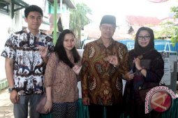M Syahrun Coblos di TPS 36 Samarinda Ulu