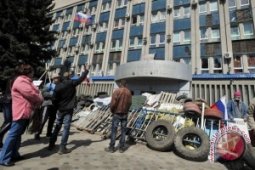 Warga pro-Rusia Sandera 60 Orang Di Ukraina Timur