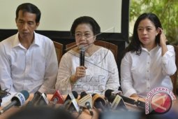 Survei: Publik Dukung Jokowi Jadi Ketum PDIP