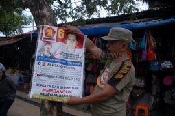 Satpol PP Trenggalek Bubarkan Puluhan Pedagang Musiman