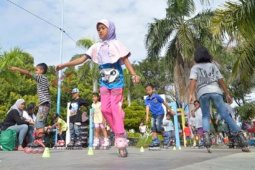 Berlatih Sepatu Roda