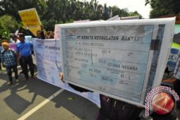 Tiga Demo untuk Jokowi