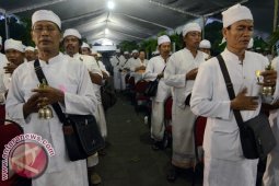 Ribuan Pemangku Iringi "Doa Seribu Genta"