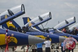 Penerbang TNI AU Terbang Solo Bersama
