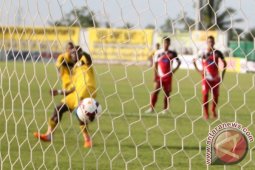 GOL PENALTI JAMES