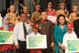 BPJS Ketenagakerjaan Kalbar Beri Beasiswa ke Anak Peserta