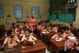 Bupati Minta Guru Desa Tidak Pindah