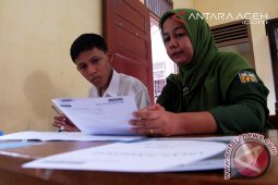 Empat Siswa Penyandang Cacat Ikuti UN SMP