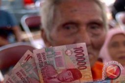 50 Lansia Bangka Selatan Terima Dana Aslut