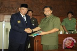 Penyampaian LKPj Gubernur Kaltim 2013