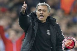 Chelsea vs United, Mou Hutang Budi Kepada Van Gaal