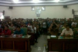 Ratusan Petani PTPN 13 Ngabang Unjuk Rasa di DPRD Landak