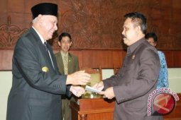 Gubernur Sampaikan Nota RPJMD Kaltim 2013-2018