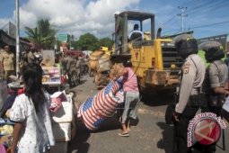Satpol PP Tertibkan Puluhan Bangunan Tanpa Izin