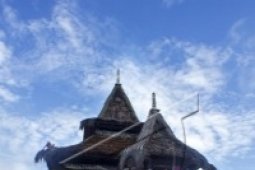 Warga Rohomoni Gelar Adat "Maasiri Rumah Sigit"