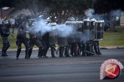Kepolisian Brasil Bentrok Dengan Demonstran anti-Piala Dunia