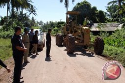 Desa Sumber Makmur Bangun Jalan 800 Meter