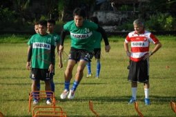 Coret Sepuluh Pemain