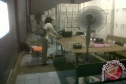 Polisi bubarkan penghitungan validasi suara KPU Depok