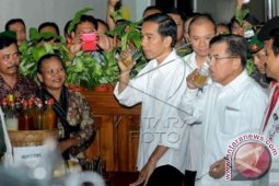 Jokowi Minum Jamu