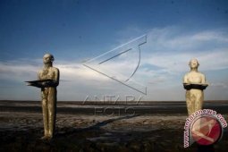 Patung Buatan Korban Lumpur