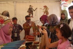 Mainkan Musik Angklung