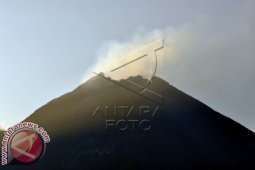 Objek wisata tutup, letusan freatik Merapi akibatkan hujan abu
