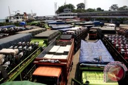 Govt seeks to improve logistics system