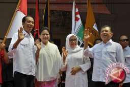 Jokowi-JK Naik Bajaj ke Kantor KPU