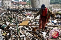 Selokan jadi tempat sampah, ini yang harusnya dilakukan warga
