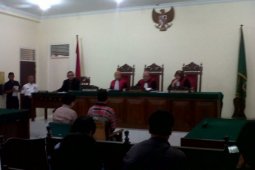 Terdakwa Kasus Gula Ilegal Enggan Berkomentar