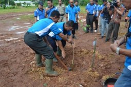 Wabup Sekadau Peringati Hari LH Dengan Tanam Pohon