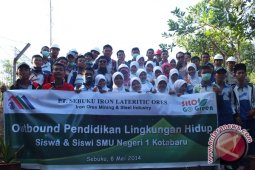 Siswa SMAN I Tanam Pohon Di Area PT SILO