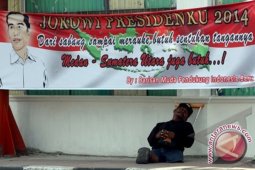 Atribut Jokowi Lebih Banyak