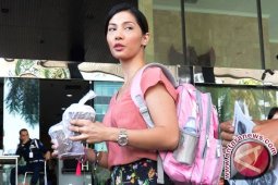 Nadya Mulya sedih ayahnya dituntut 17 tahun penjara