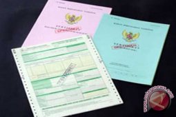 Bupati Bangka Tengah Serahkan Ratusan Sertifikat Gratis