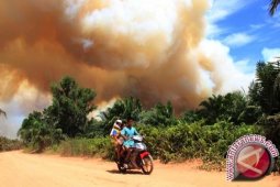 Warga Muntok Enggan Kenakan Masker Hadapi Asap