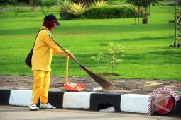 Pemkab Penajam Pertahankan Ratusan Petugas Kebersihan