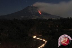 Gunung Sinabung meletus