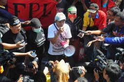 Tolak Penutupan Dolly