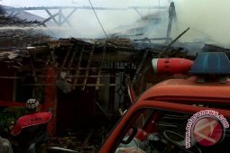 Empat rumah kebakaran di pemukiman padat penduduk