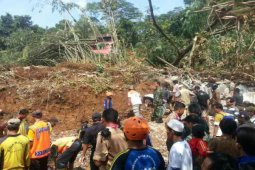 SAR hentikan pencarian tiga warga tertimbun longsor