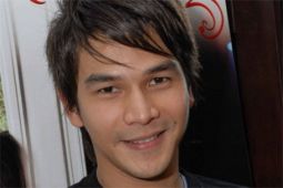 Terungkap artis Jonathan Frizzy selundupkan "liquid vape" mengandung obat keras ke Indonesia