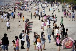 Tamu Menginap di Hotel Bangka Belitung Naik
