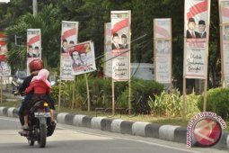 Tujuh Hari Spanduk Calon Harus Bersih