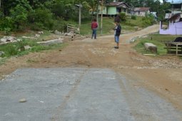 Dinas PU Tegur Keras Kontraktor Jalan Pangkin Sekadau Hilir