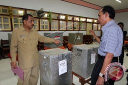 Wali Kota Ambon Salurkan Hak Politik Pilpres