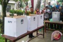 Gubernur Lampung Nyoblos di TPS 5 Villa Citra