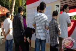 Warga Datang Bergelombang ke TPS